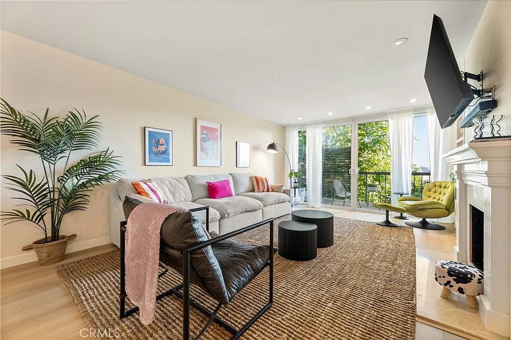 2 bed, 1174 sqft, $7,495 — Photo 1