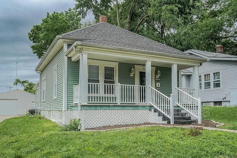 2 bed, 1.0 bath, $1,150 — Photo 2