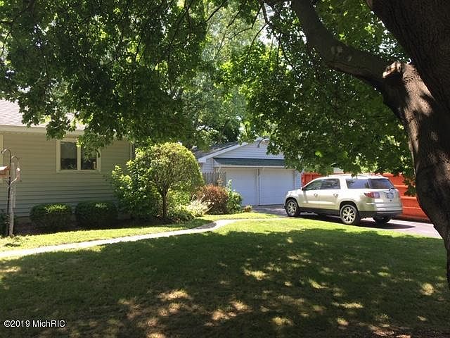 2nd image of 1102 Hayes St