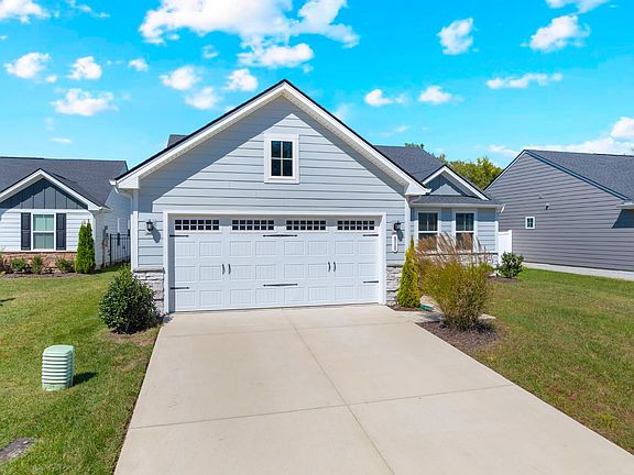 5th image of 810 Rae Dr