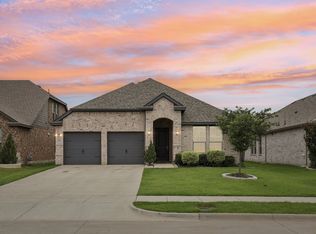 608 Cherry Hills Rd, Red Oak, TX 75154
