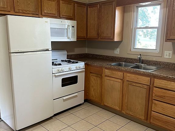 3rd image of 1318 Avenue B #1318-2