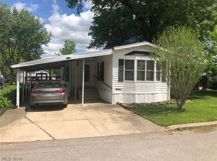 344 Edgewater Pines Dr, Warren, OH 44481