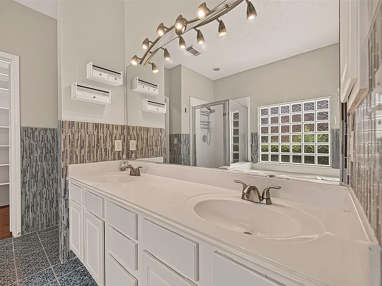 11218 Timbertree Ln — Photo 40