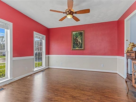 5th image of 1302 Woodview Lair
