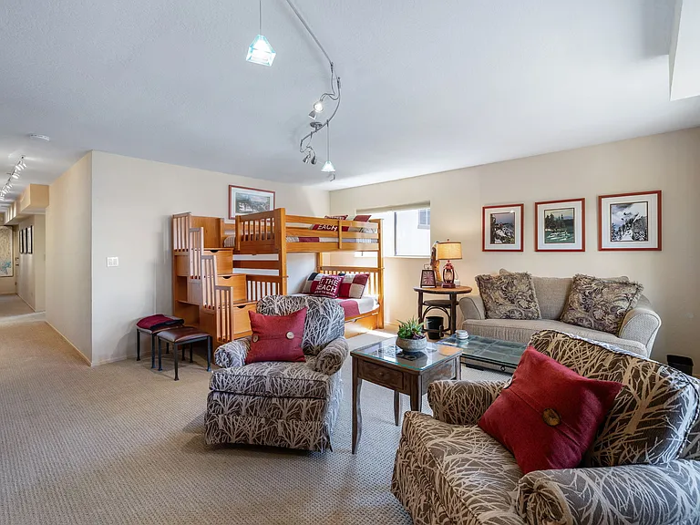 1168 Altdorf Ter — Photo 59