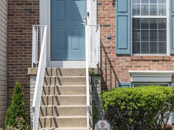 6376 Michael Robert Dr, Springfield, VA 22150