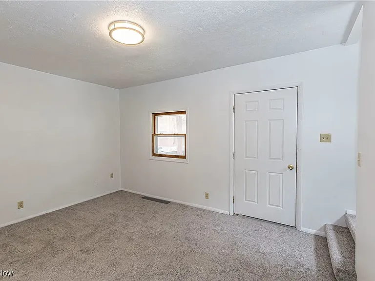 917 Clay St — Photo 7