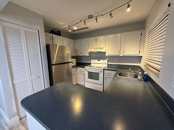 4th image of 2811 SW Archer Rd APT P132