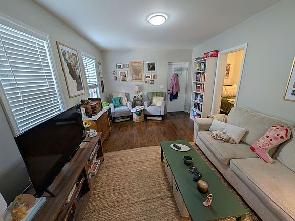 4th image of 2522 W Cortland St #1R