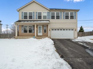 541 Prairie Point Dr, Poplar Grove, IL 61065