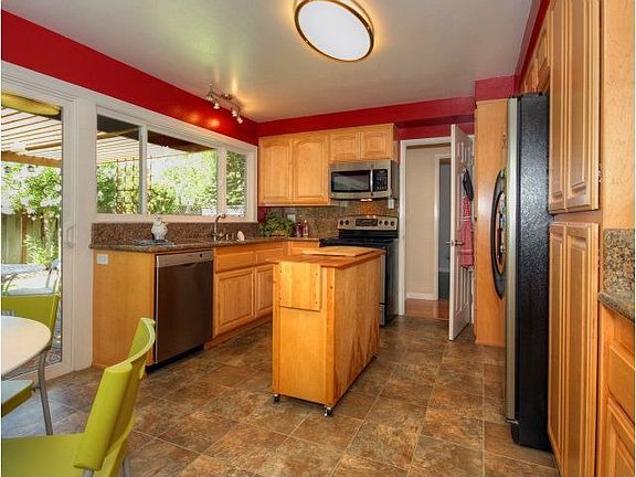 4th image of 268 Dondero Way