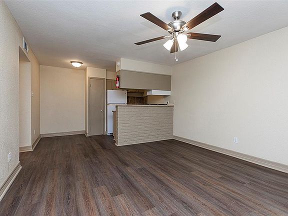 3rd image of 1840 Richmond Ave APT 6