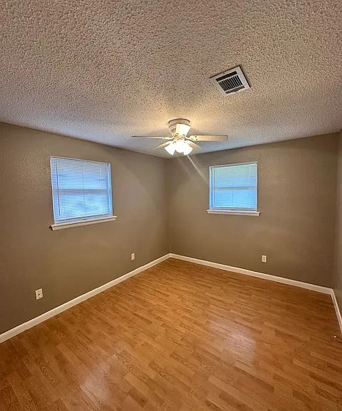 721 N Bristow Ave — Photo 9