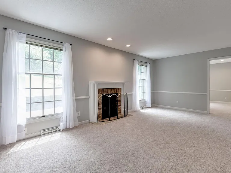 7116 Gleason Rd — Photo 3