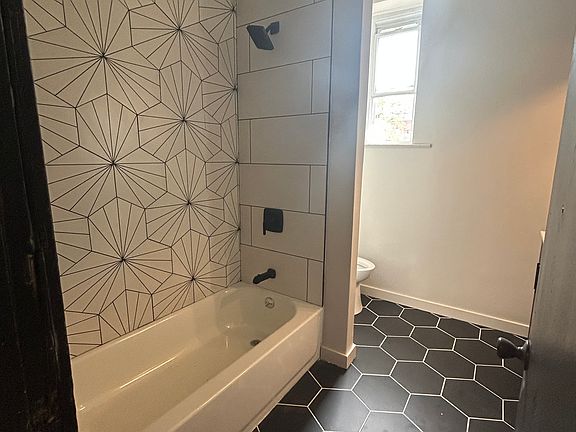 5th image of 4654 Virginia Ave #B