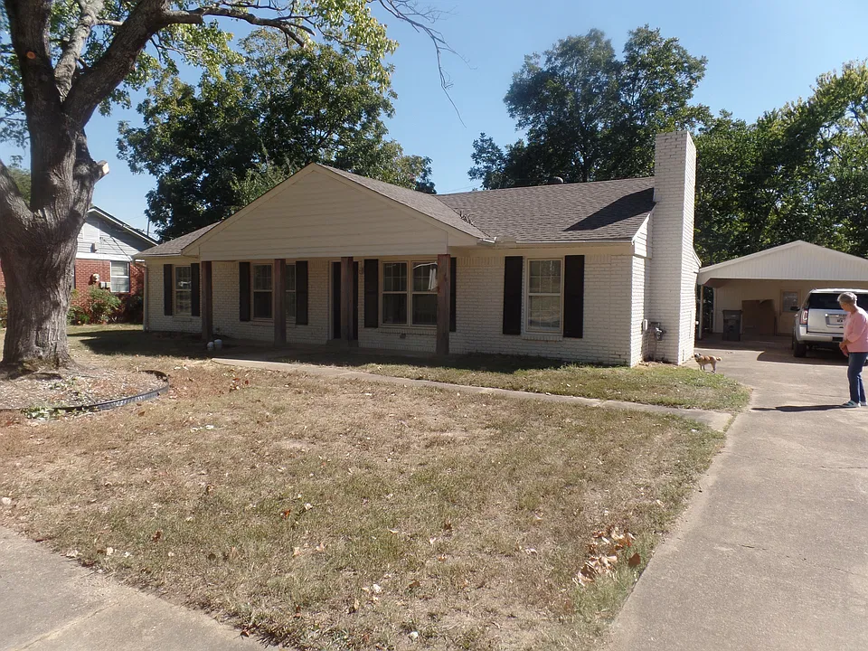 1815 W College Blvd