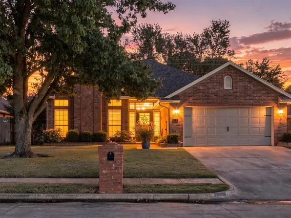 112 Kings Ct, Edmond, OK 73013