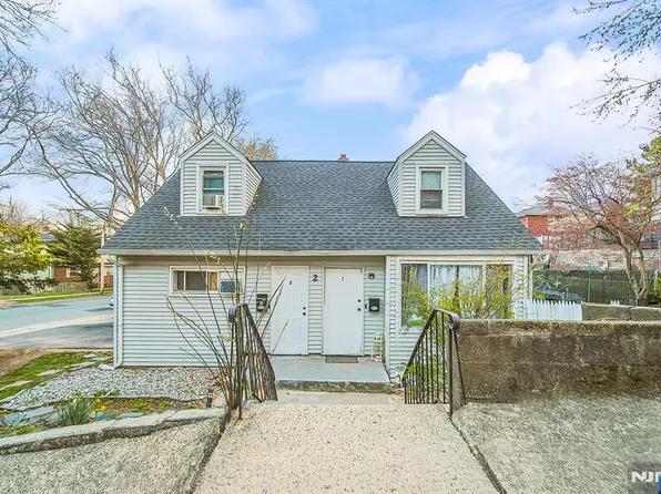 2 Elizabeth St, Ridgefield, NJ 07657