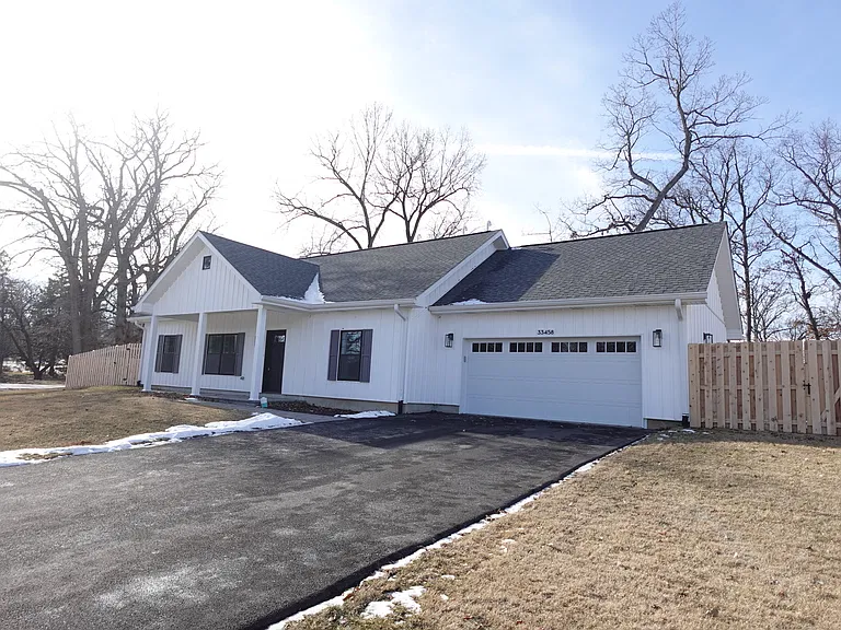 33458 N Evergreen Dr — Photo 1