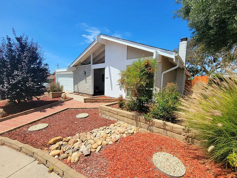 7620 Lone Star St — Photo 2