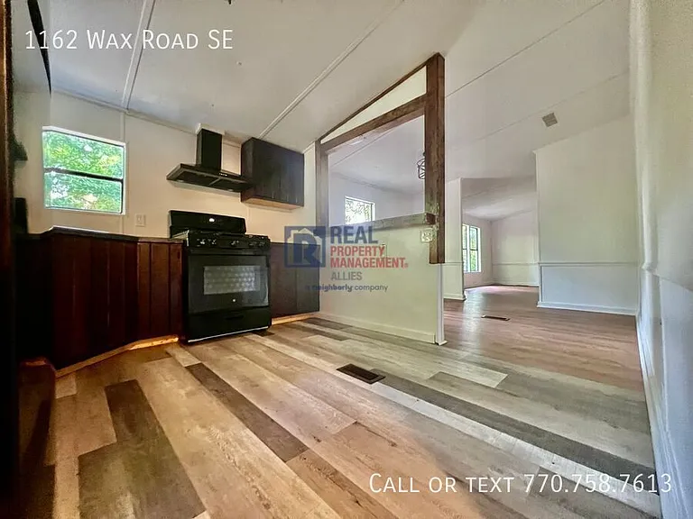 1162 Wax Rd SE — Photo 4