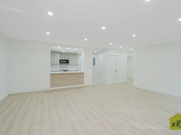 2815 Ocean Parkway image 15 of 32