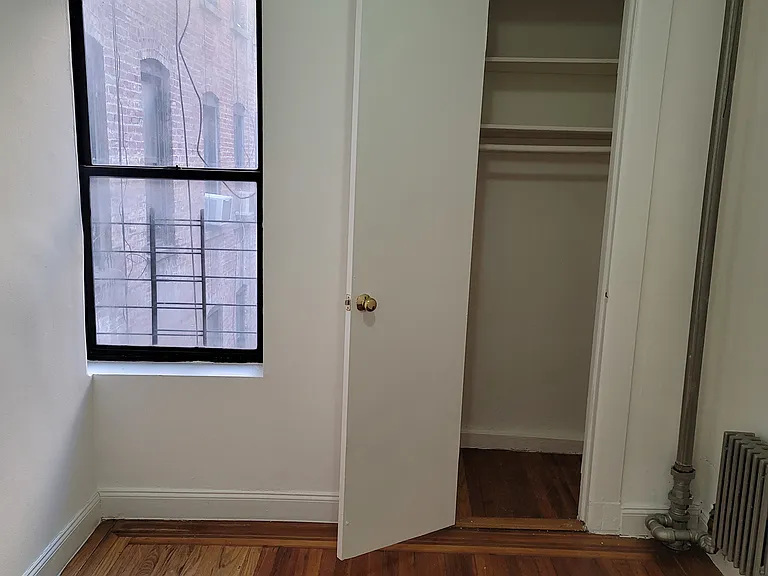2463 Valentine Ave #E4 — Photo 6