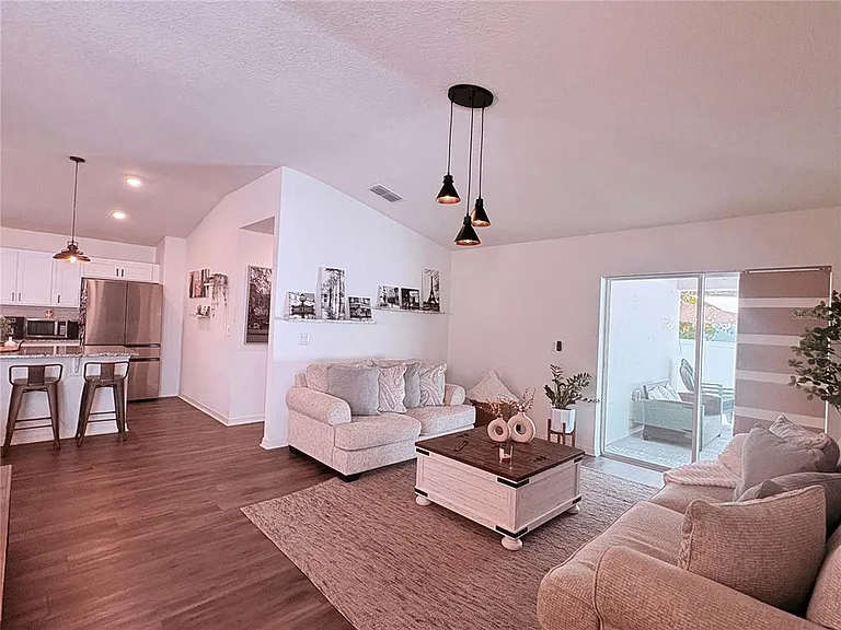 1084 Papaya Cir — Photo 14