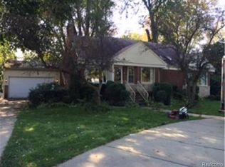 25 Vernier Rd, Grosse Pointe Shores, MI 48236