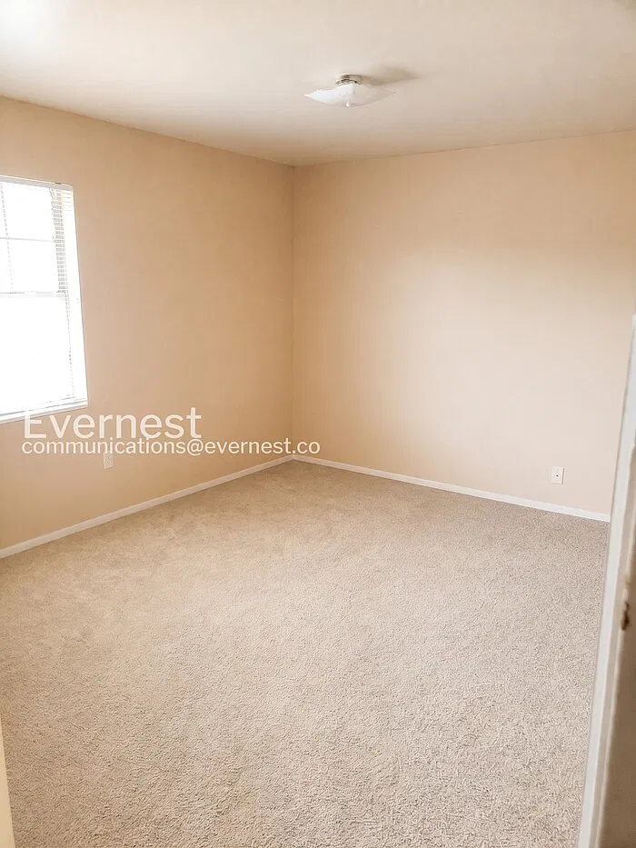 3 bed, 1.5 bath, 1004 sqft, $1,875 — Photo 3