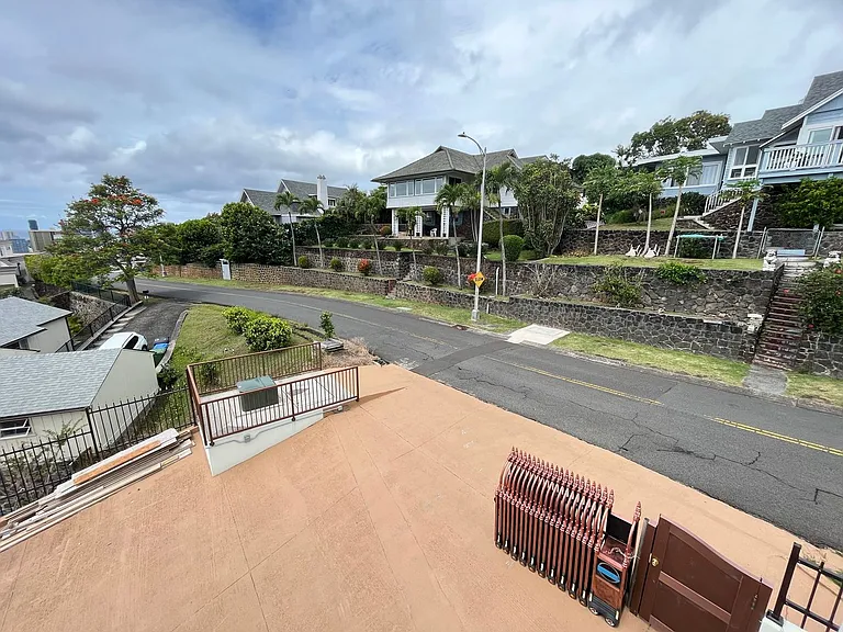 2045 Mott Smith Dr — Photo 4