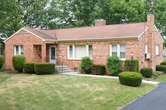 1st image of 370 S Sunset Dr