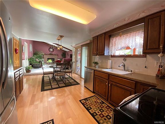 4th image of 2224 Katherine Dr