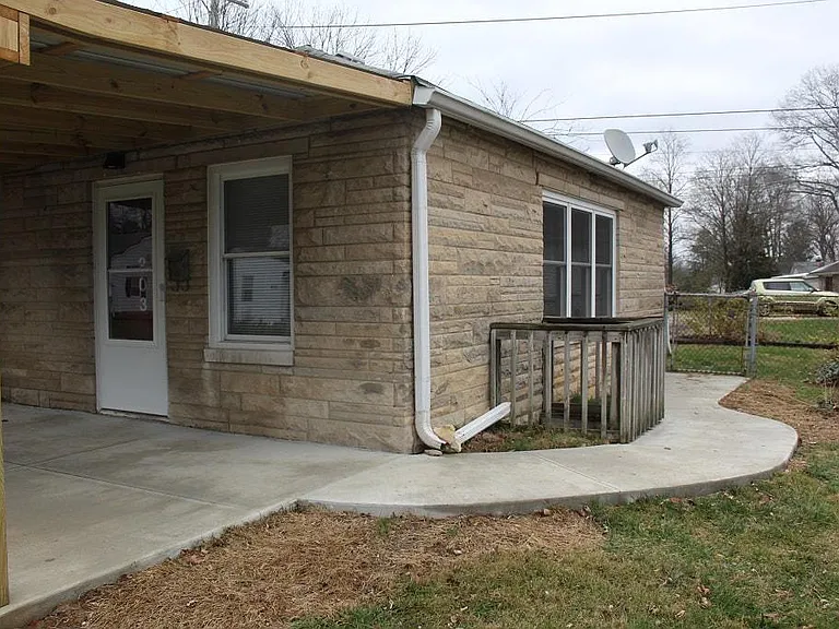 203 S Clark St — Photo 2