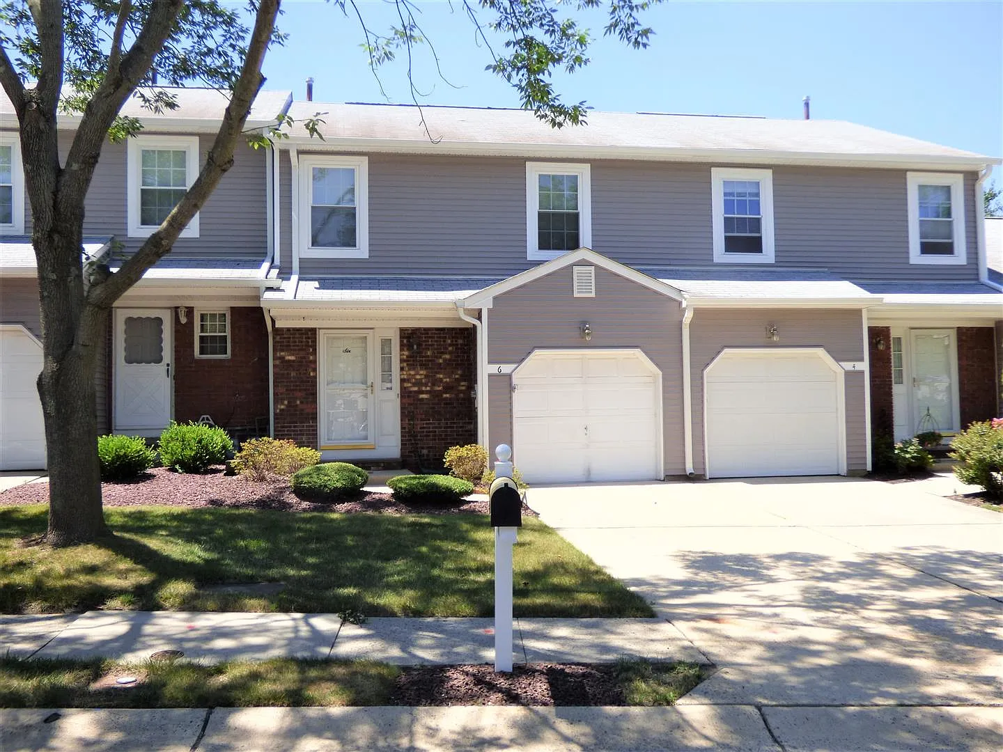 6 Oak Ln photo 1