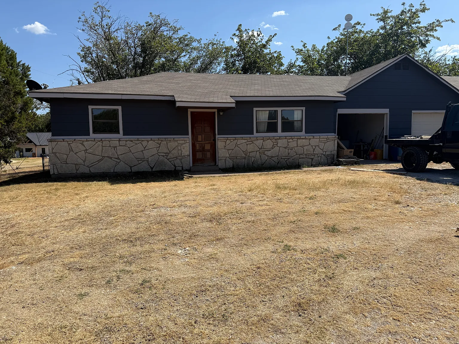 2 bed, 864 sqft, $1,300 — Photo 1
