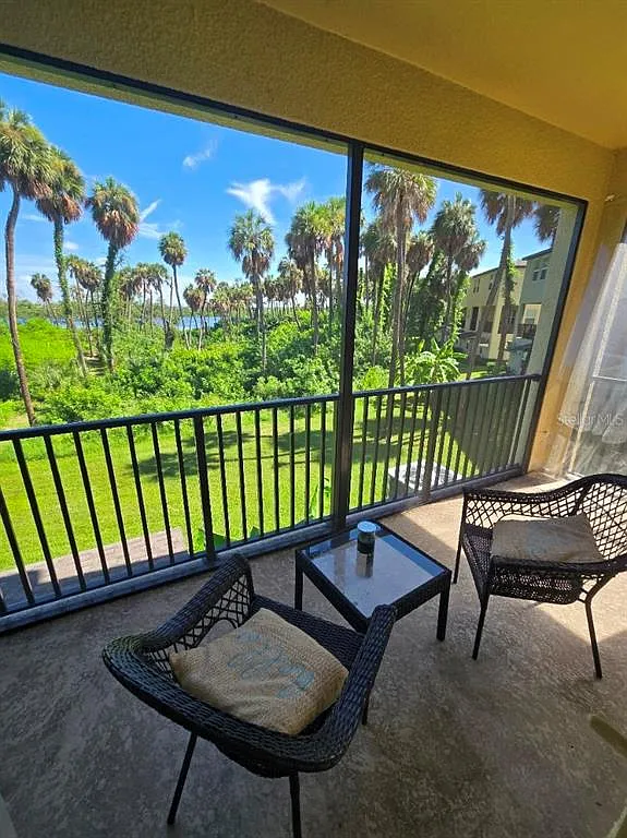 3 bed, 3.0 bath, 2004 sqft, $3,100 — Photo 3