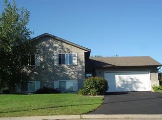 4442 Helena Way N, Oakdale, MN 55128