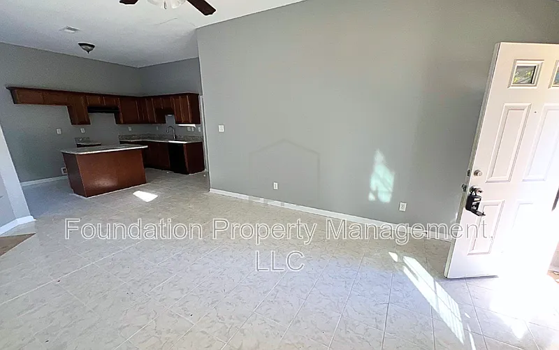 3 bed, 2.0 bath, 1213 sqft, $1,550 — Photo 4