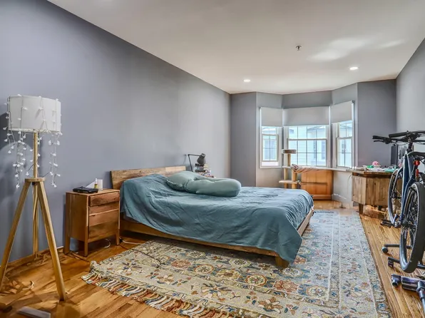 340 The Promenade image 12 of 20