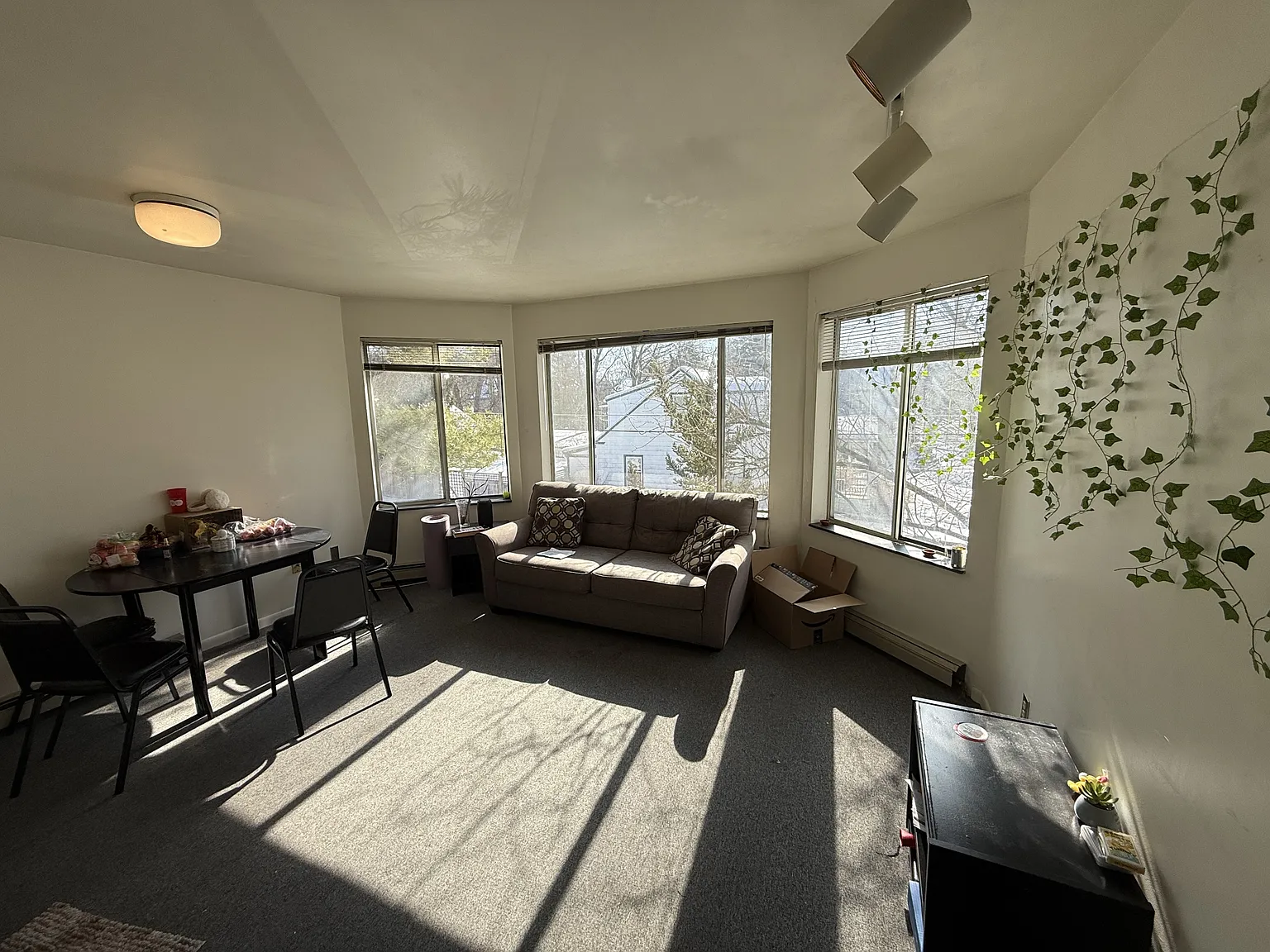 204 Miller St - Apt. F — Photo 1