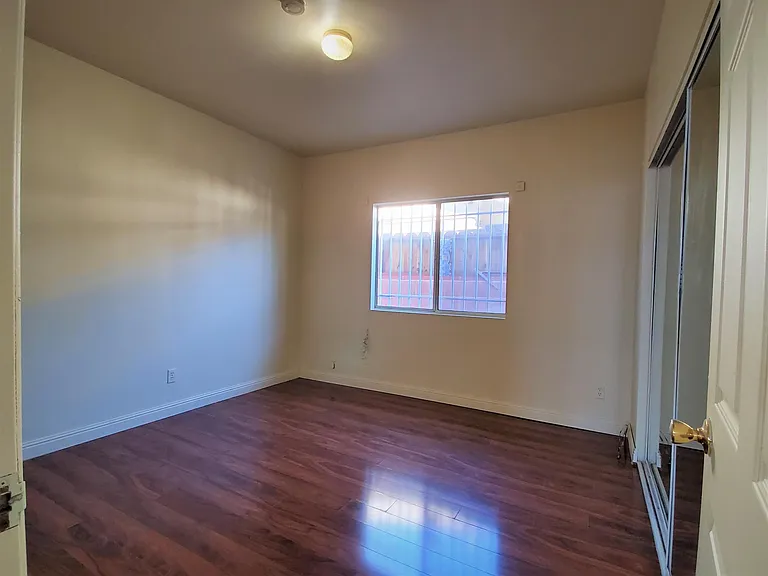 608 N Serrano Ave — Photo 7
