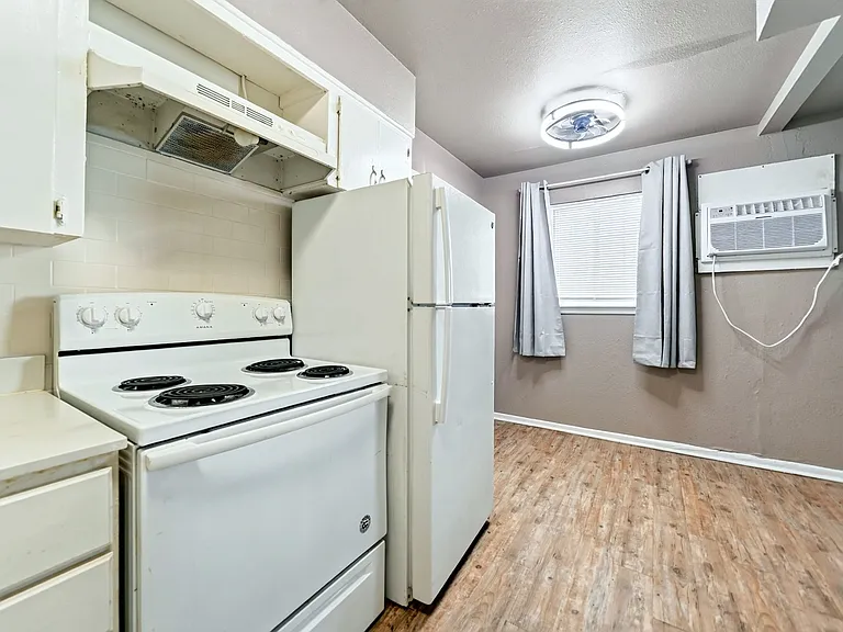1417 Bennett Ave #G — Photo 15