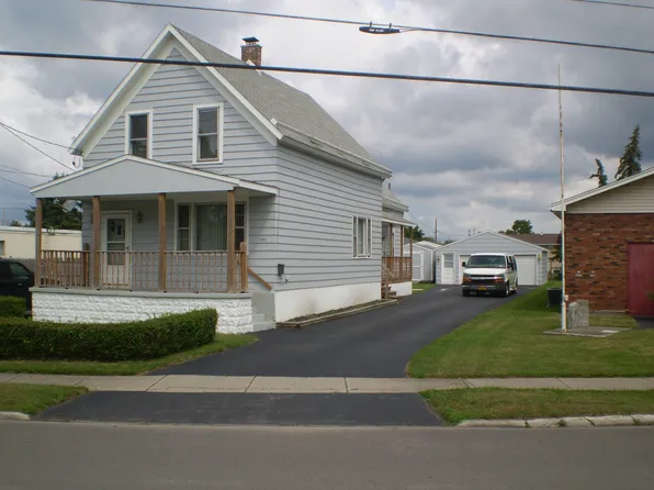 1424 Lovejoy St, Sloan, NY 14212