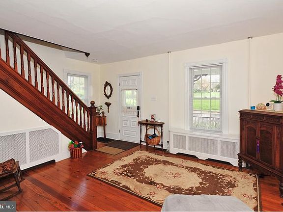 4th image of 212 N Chancellor St