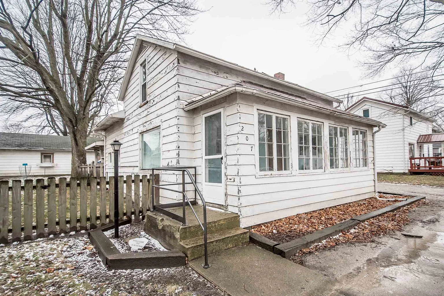 207 N Elm St photo 1