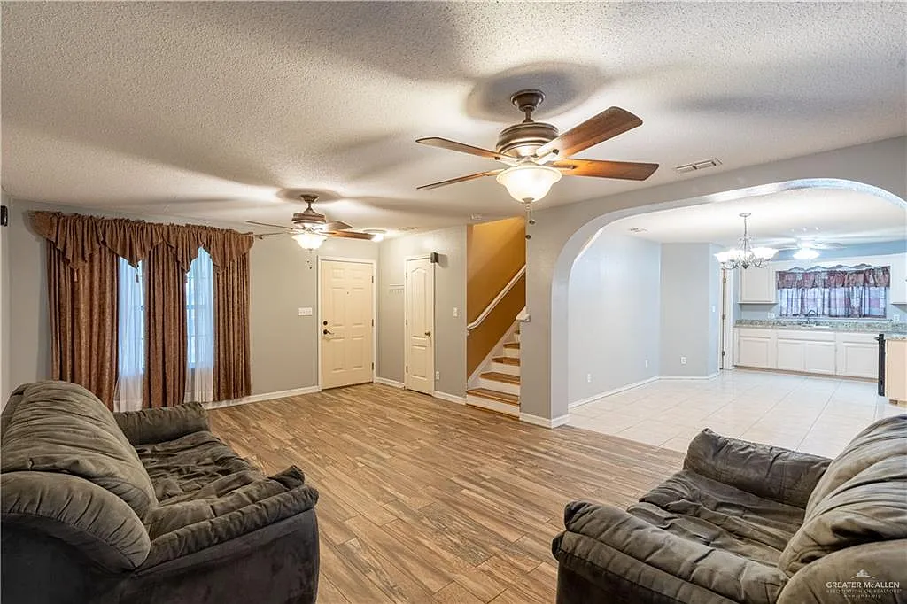 3 bed, 2.5 bath, 1853 sqft, $1,650 — Photo 3