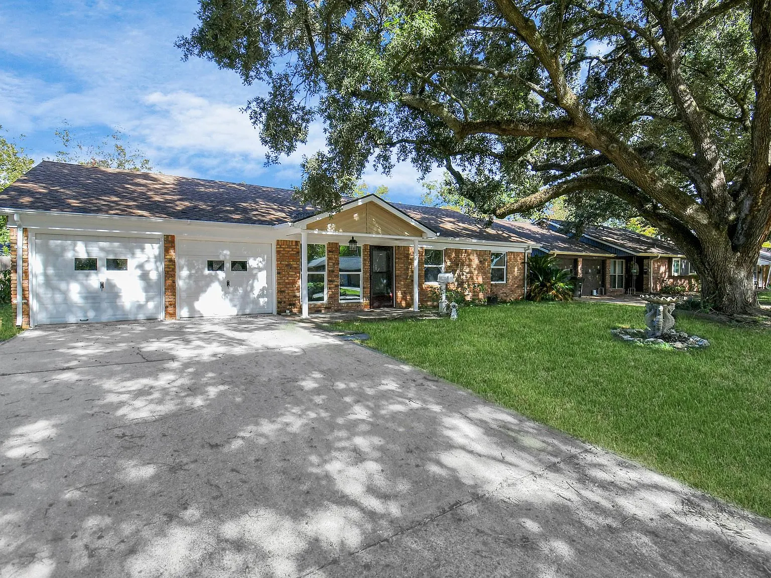 3 bed, 1.5 bath, 1560 sqft, $2,200 — Photo 1