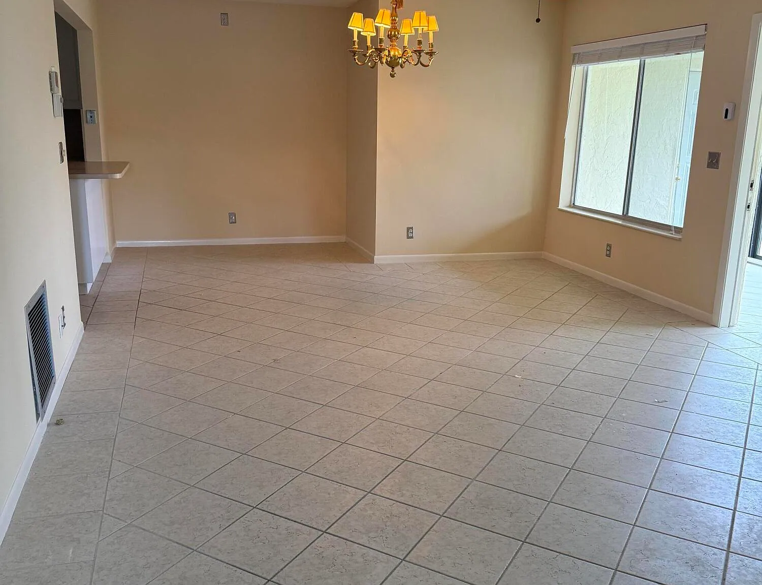 211A2 — Photo 3